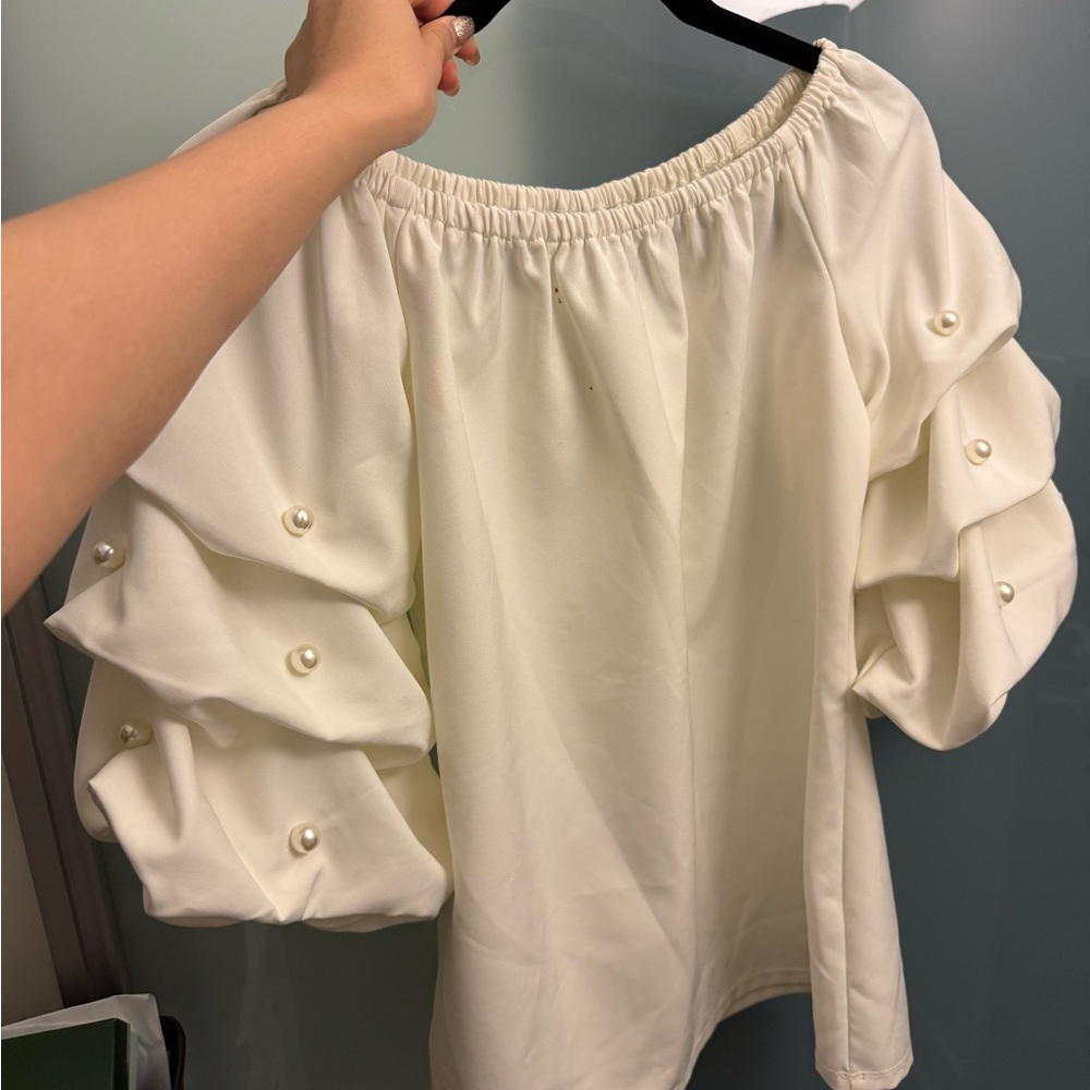 Roz & Ali White Puff Sleeve Ruffled Blouse